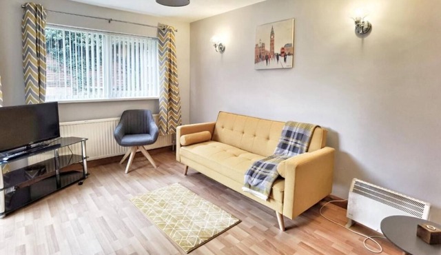 5 bedroomed house available for guests and contractors Wifi Parking