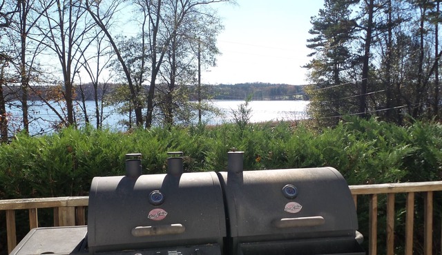 5 bedrooms/10 beds Beautiful Lake view! Long term and Monthly rentals Welcome!