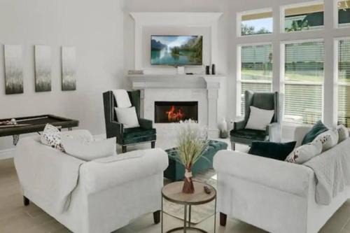 5 Bedrooms Fenced yard New Construction