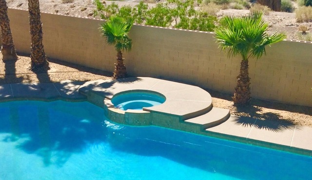 5 bedrooms home in the Greenvalley area. 30 days minimum rental/Pet Friendly