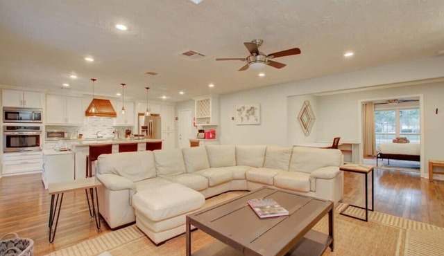 5 Bedrooms, Lux Home Near NRG, Med Ctr and Galleria