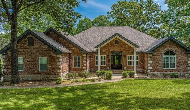 5-Bedrooms on the water! 2 Kitchens, Hot Tub, and Theatre!