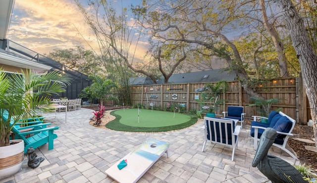 5 Bedrooms, Pool+Spa, WALK to beach&river, PutPut, 10 min. to DT, Huge backyard
