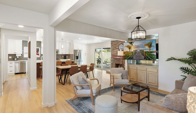 5 Bedrooms Remodeled Home Near Knott’s and Disneyland with Pool