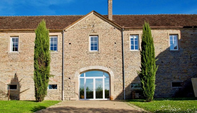 5-bedrooms renovated farmhouse near Tournus with fitness room, pool and spa