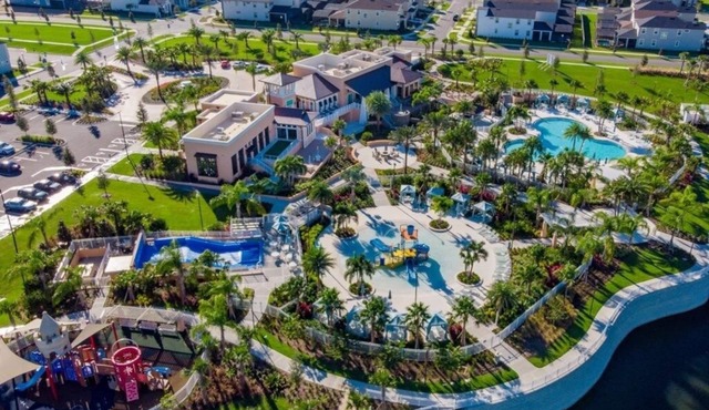 5 Bedrooms S/Solara Home by RedAwning