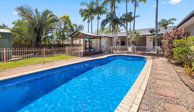 5 bedrooms with a pool