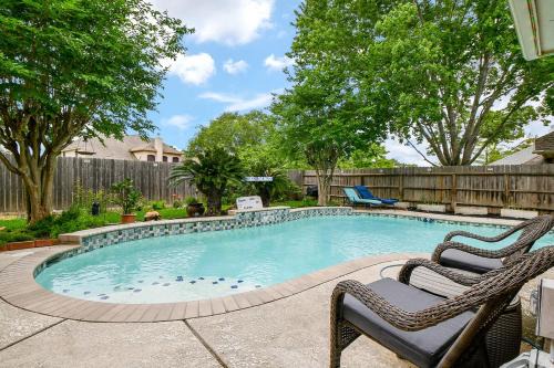 5 Bedrooms with Pool