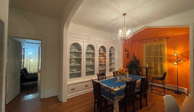 5 beds & 1800 sq ft place full of charm & history
