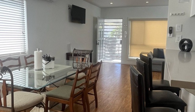 5 Beds - Family Friendly Home Near LAX, SoFi, Forum, Disneyland & SoCal Beaches