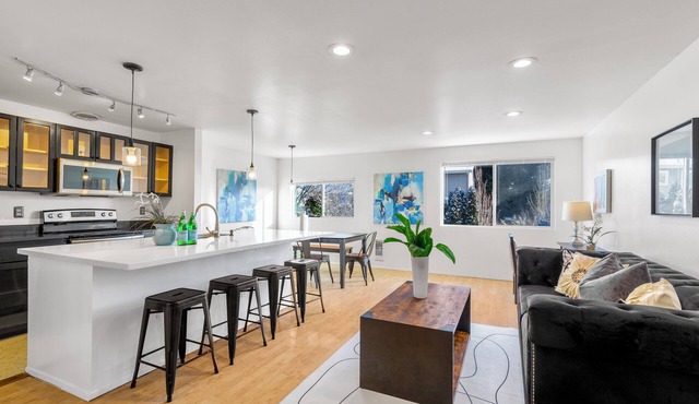 5 Beds Spacious House - Walk to Seattle University