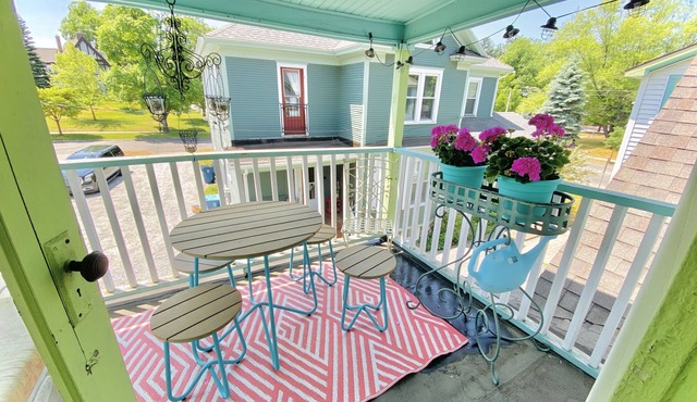 5 Blocks From The Waterfront! Walk To Everything! Very Desirable Location!