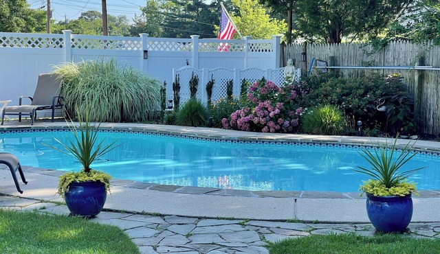 5 blocks to beach Sleeps 14, 3 Bath, Pool, Outdoor Shower 90/45 min to Philly/AC