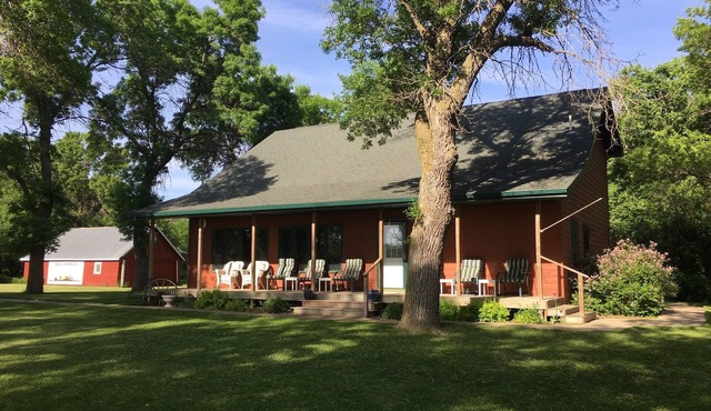 5 BR/2.5 BA Hunting & Fishing Lodge