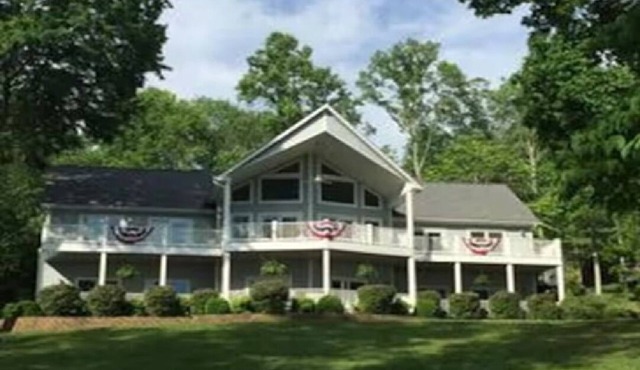 5 BR 4.5 BA with a Stunning Lake View and Complimentary Boat Slip