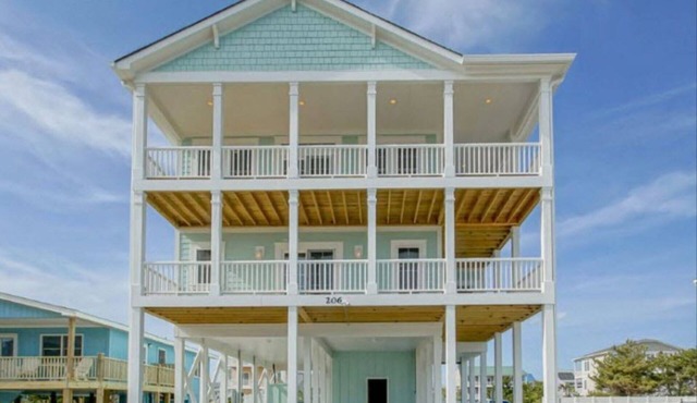 5 BR 4.5 Bath 2nd Row Direct Beach Access with Pool and Elevator