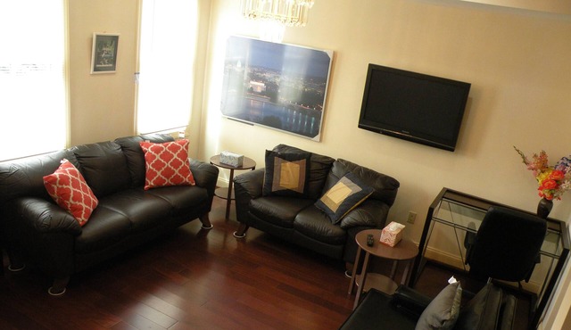 5 BR 4 BA New House- 1 Block to Library of Congress -Free Parking Permit