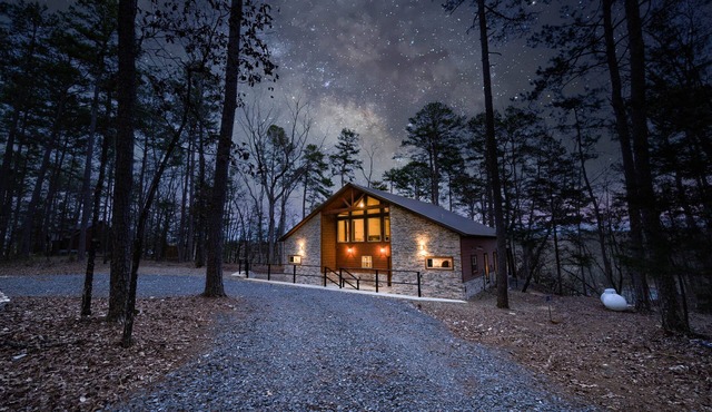 5 BR Cabin ON THE RIVER with PRIVATE ISLAND access, kayaks included!