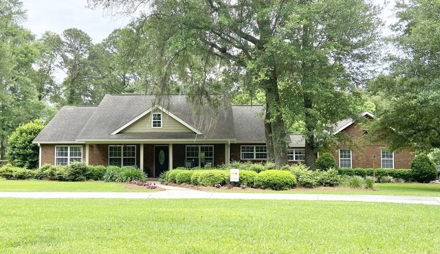 5 BR Clean and Comfortable Ranch Style Home