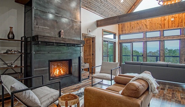 5 Br: Cupp Runneth Over - Luxurious retreat nestled 9.7 miles from Snowshoe