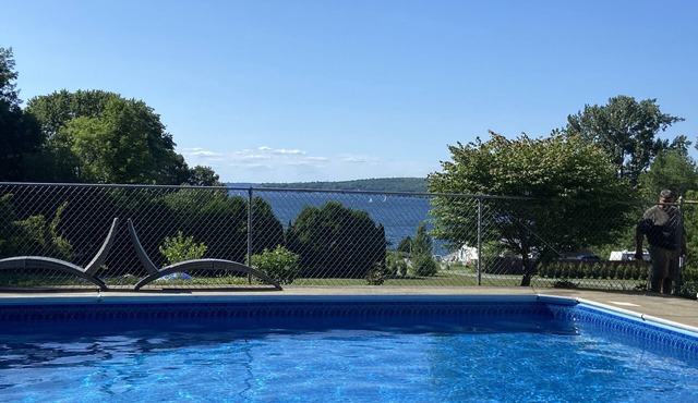5 BR Furnished House. Lake views, pool, steps from Malletts Bay, Lake Champlain