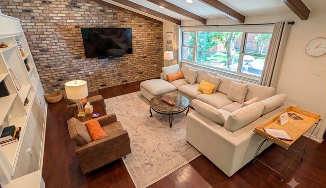 5 BR Highland House! 20 Minute walk to Tiger Stadium! Level 2 EV Charger!