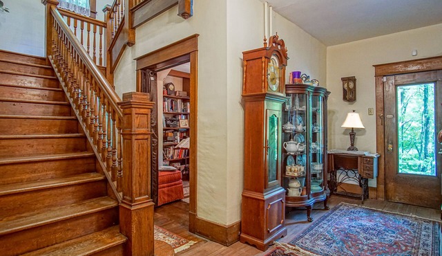 5 Br: Historic Glaab House in Cass, with AC, Amazing Kitchen, Covered Porches, Historical Landmark