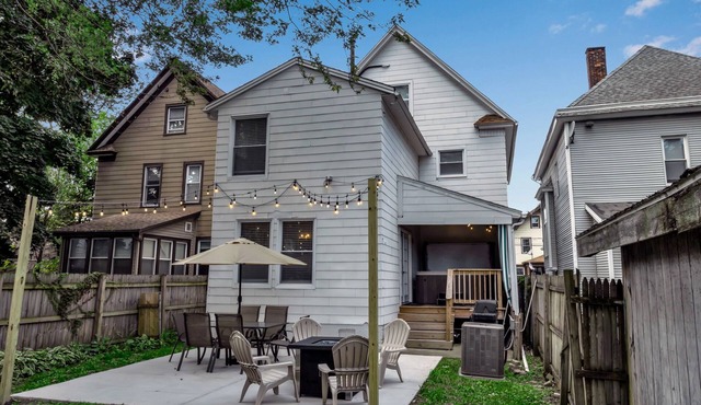 5 BR Home w/Hot Tub & Game Room