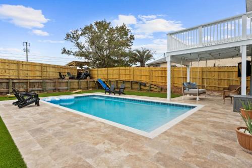 5 BR Home with Pool, Golf Cart, Walk to Beach, 1 Mile to World Famous Tootsie