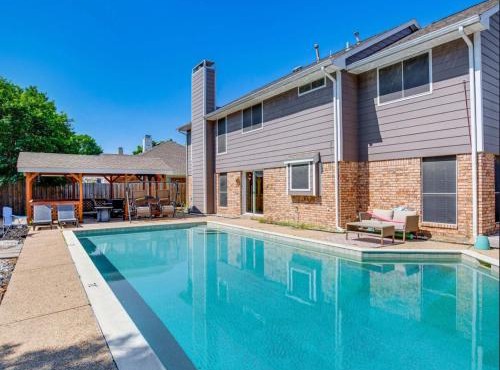 5 BR House with heated pool near DFW and stadium