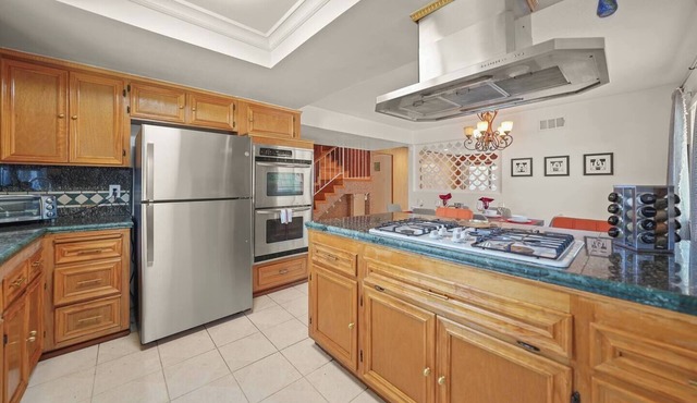5 BR Jacuzzi |12 mins to Disney | Knotts | Beach