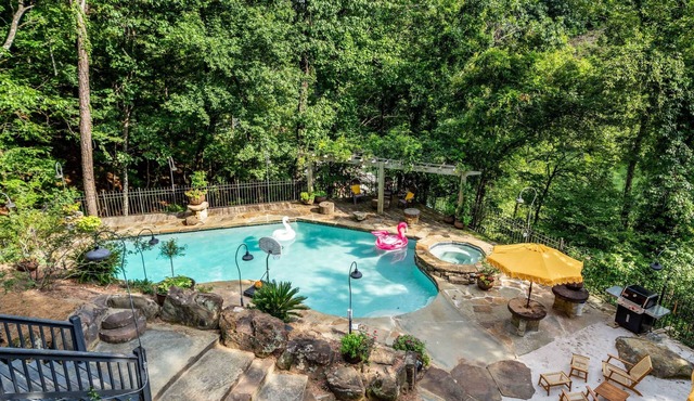 5 BR - Lake Tuscaloosa - 9 acres w/pool