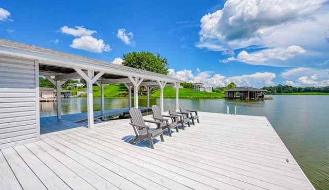 5 BR Lakefront Home w/Private Dock, Kayaks, Gameroom, 2 Firepits, Baby Gear