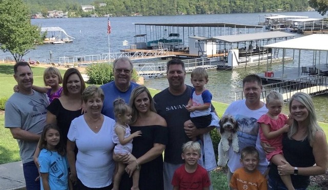 5 BR Lakefront Home w/ Dock Sleeps 14+ (Lake Rd 5-73 by Niangua Bridge)