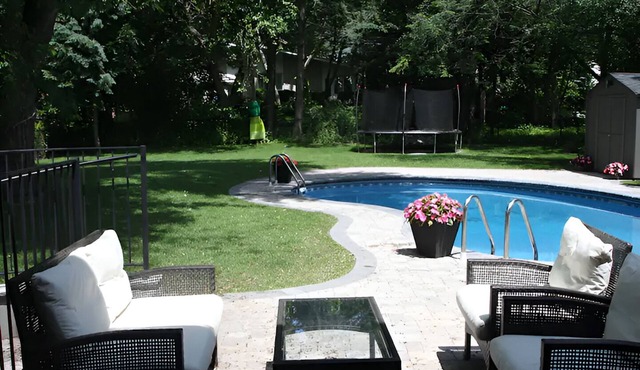 5 BR Large Family Home. Big yard, POOL!