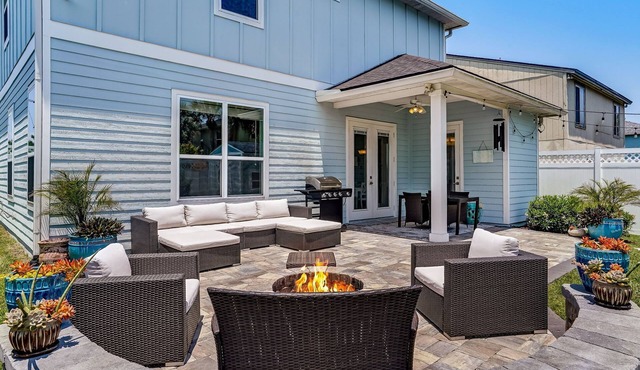 5 BR luxury Beach house 5 min walk to beach