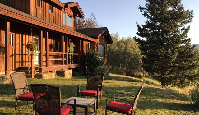 5 BR Mountain Home set in the woods near nat. forest - AUGUST 2023 SALE