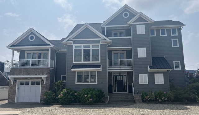 5 BR Ocean Block Home w/Heated Pool and Pool House in Normandy Beach