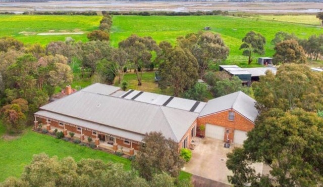 5 BR ReedyLake Farmstay By Geelong Leopold