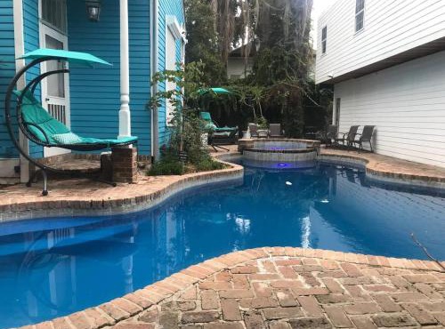 5 BR - Sleeps 10! Best Location next to French Quarter!