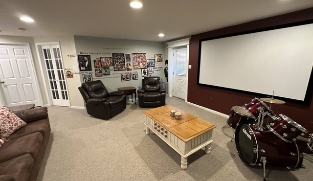 5 BR w/Band & Piano Setup, Private Gym, Theatre & Office