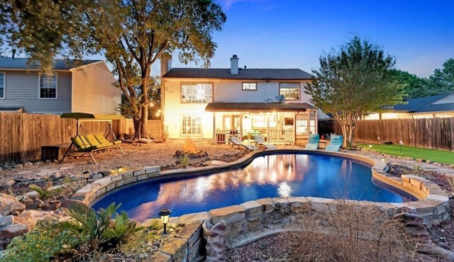 5 BR w/Pool, close to Six flags, cowboy stadium