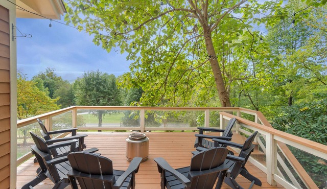 5 BR Wintergreen House w/Game Room, 75” TV, Ping Pong, Foosball, Wet Bar & Deck