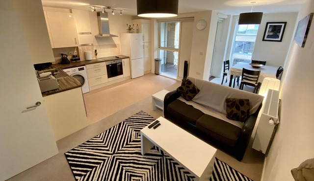 5* Brand New Apartment Cambridge Train Station
