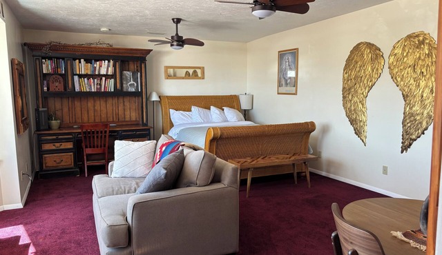 #5 Bright kitchenette apartment in scenic Torrey