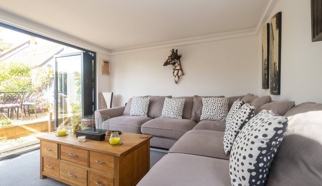 5 Burrells Cottages - sleeps 4 guests in 2 bedrooms