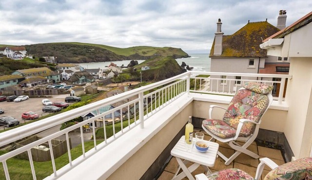 5 CHICHESTER COURT, family friendly, with a garden in Hope Cove