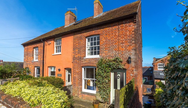 5 Coastguard Cottages - sleeps 5 guests in 3 bedrooms