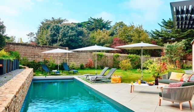 5* - Coeur de Batz, Beach 350m, TGV train station, 2 electric vehicles. Ideal location