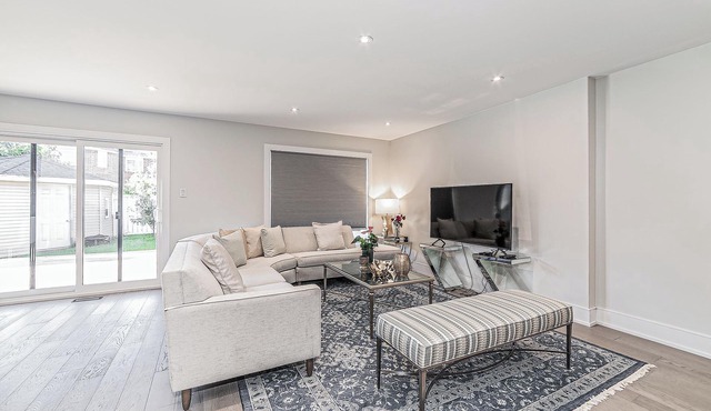 5 cozy bedrooms include 7 bed near Heartland Plaza and Outlet Malls